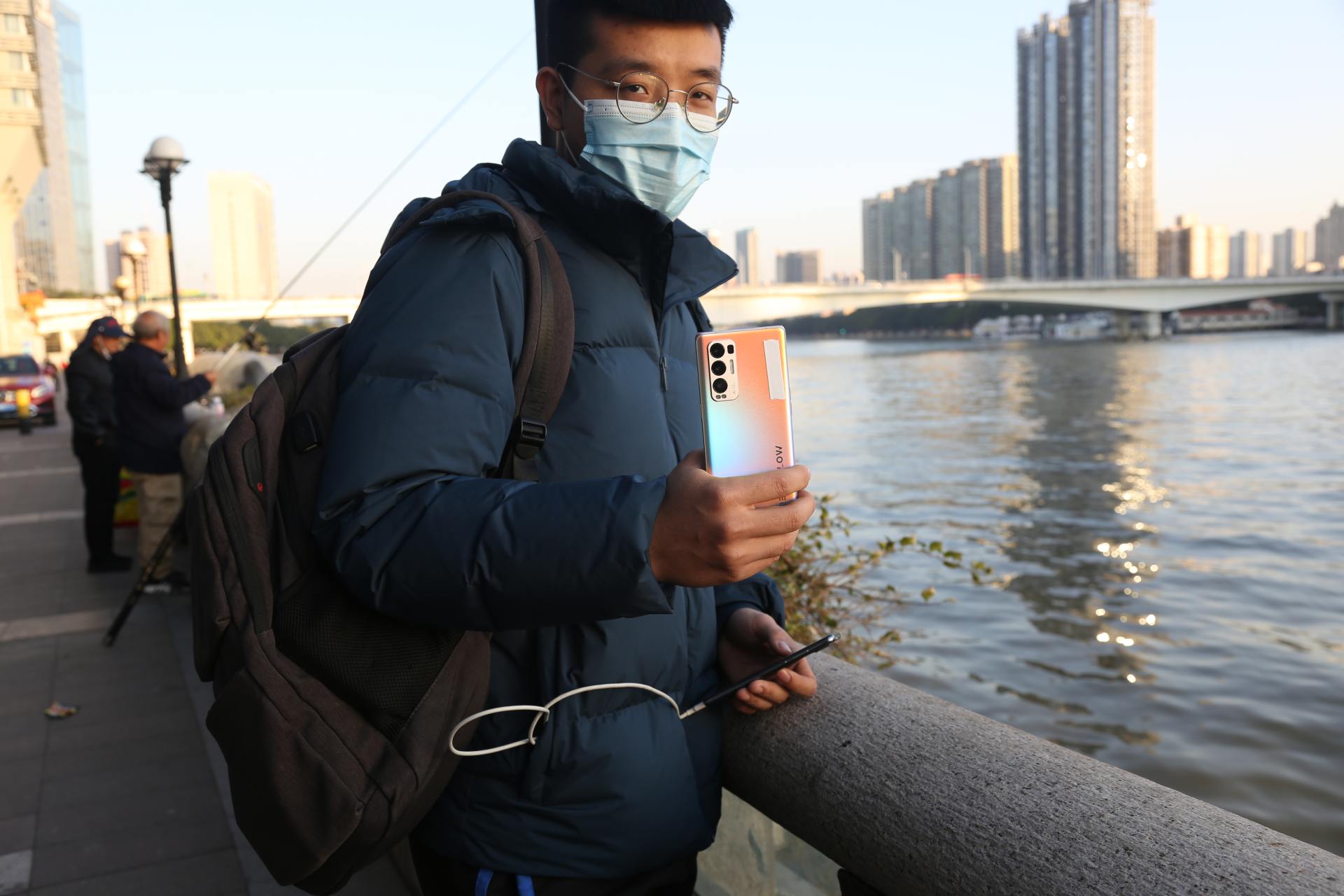 街坊之手机颜值篇：OPPO华为苹果，谁是街头最靓的“仔”？