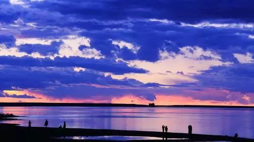 好想一起在这个古镇共度余生,我想和你去大草原的湖边是什么歌