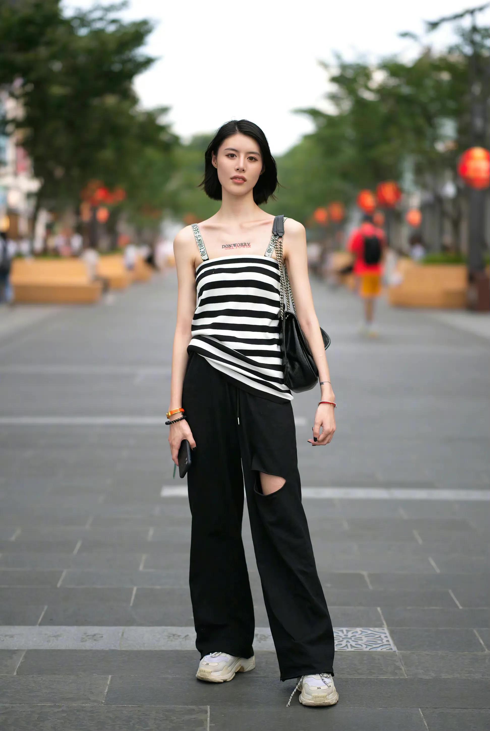 yslniki包中号好搭衣服吗,yslniki包奶茶色搭配