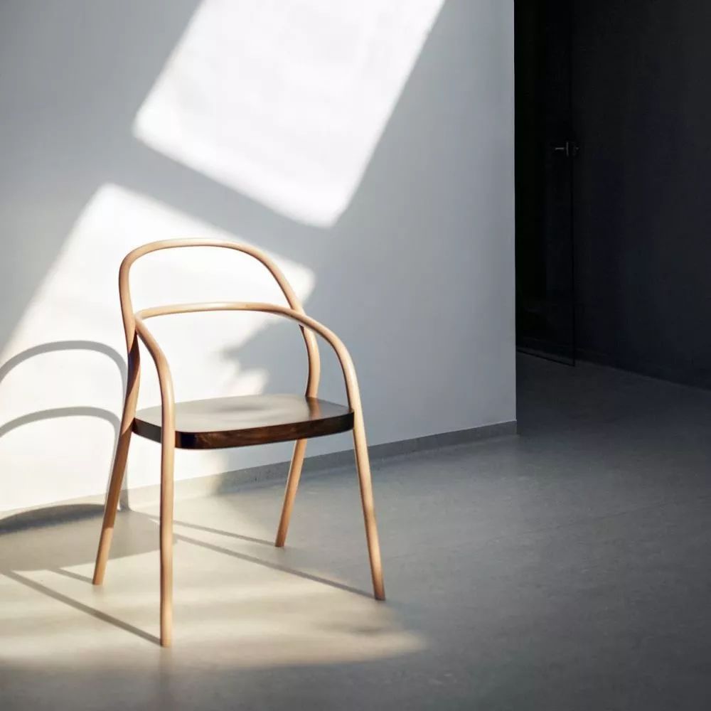 探访TON工厂看经典椅子背后的故事|疯狂24h我们去捷克干了啥?