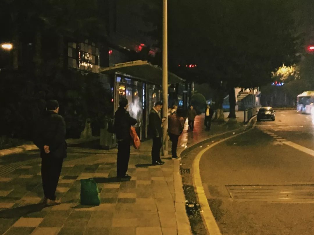 当你抱怨生活太苦,当你抱怨生活又苦又累的时候