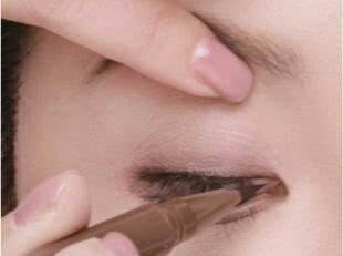 佟丽娅同款淡紫色眼妆怎么画,陈数同款烟熏眼妆