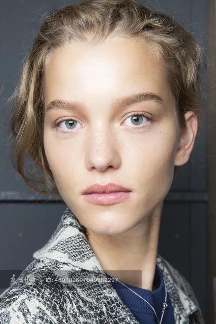 鞠婧祎李艺彤honey舞台,鞠婧祎港风复古妆容