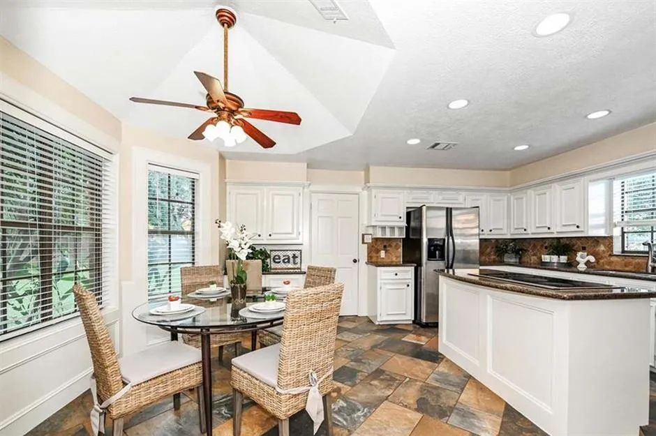 安吉丽娜朱莉麦当娜,安吉丽娜朱莉从小到大