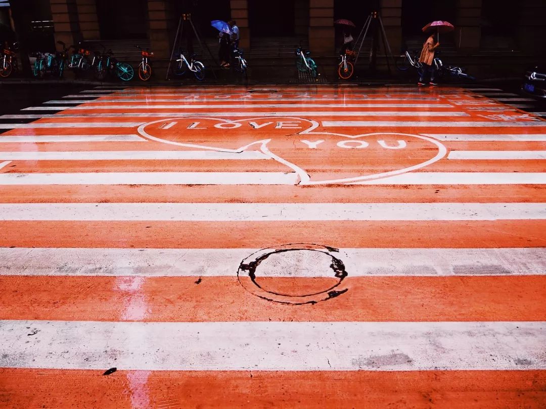 打开地图,把“爱情”输入搜索框