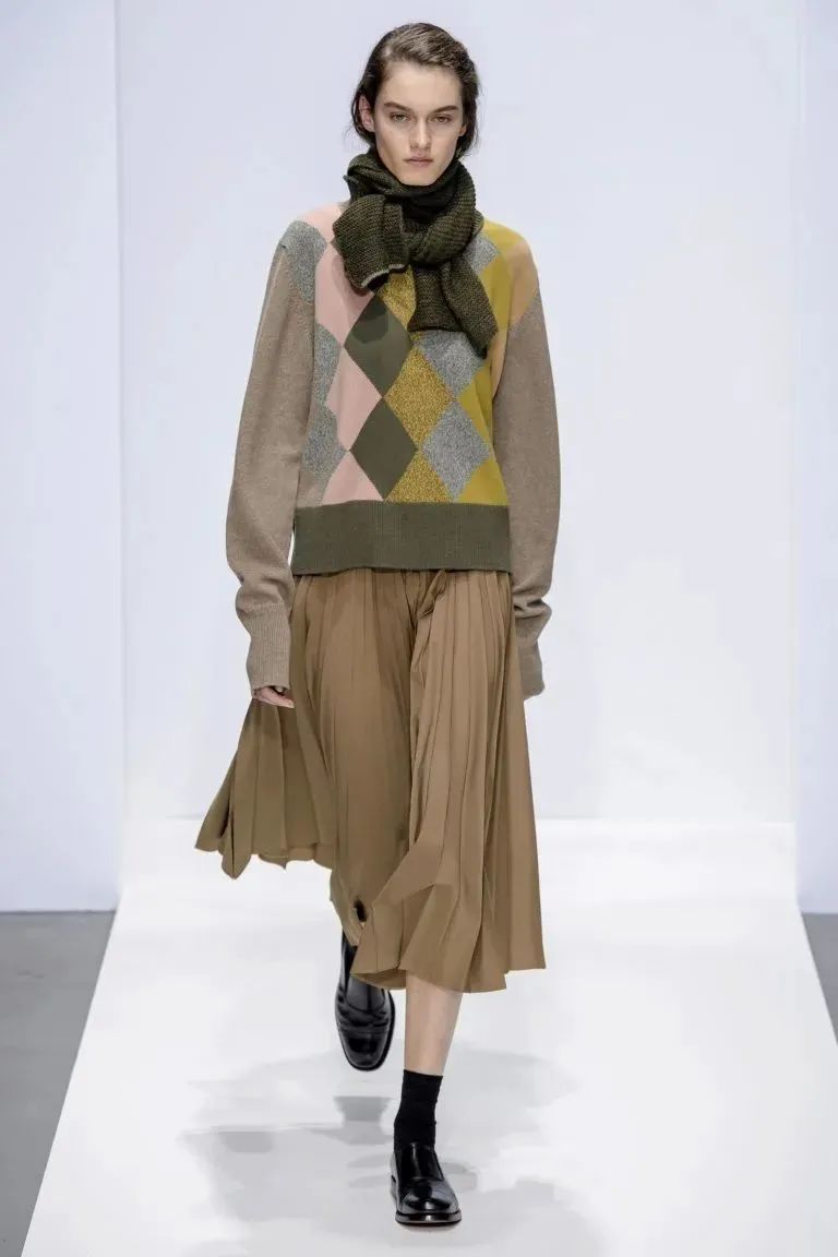 别再露脚踝了,今冬不流行露脚踝了露袜才更时髦