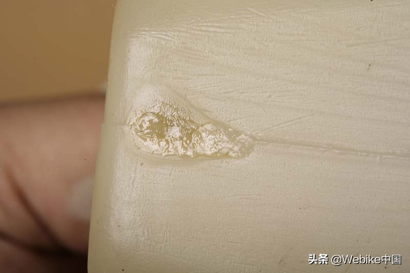 「Webike小学堂」零花费就能修好塑胶油桶的破裂？