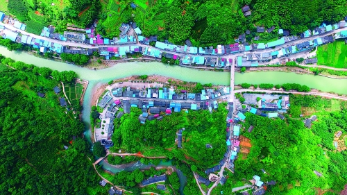 桂林鸡血玉精美配饰,天然玉石桂林鸡血玉鉴定