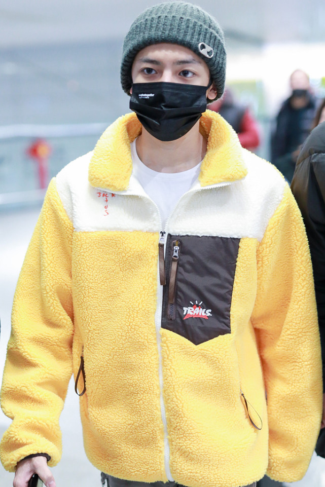 侯明昊全身皮衣穿搭,侯明昊同款羊羔毛