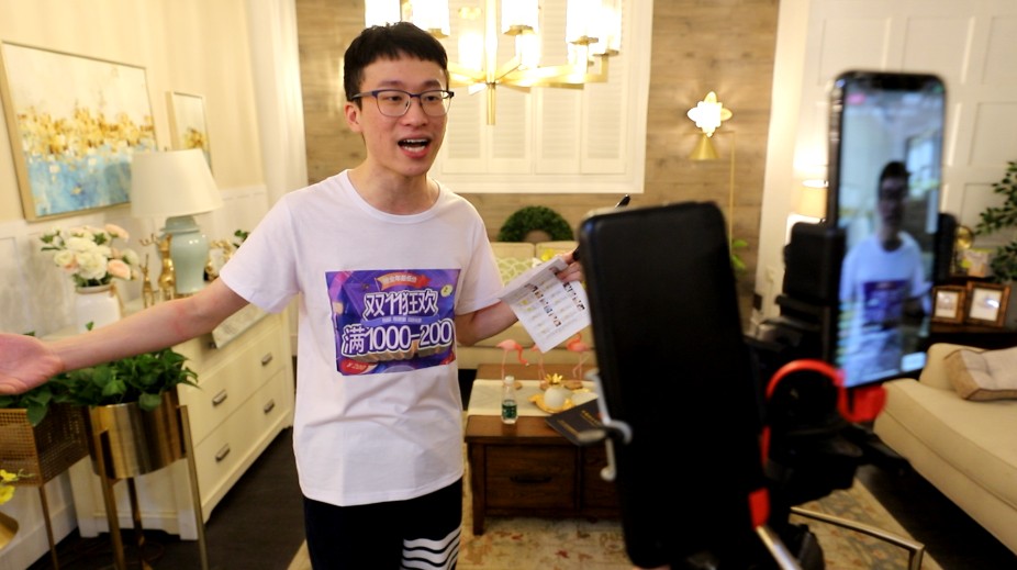 从客服做到主播,极有家灯具可靠吗