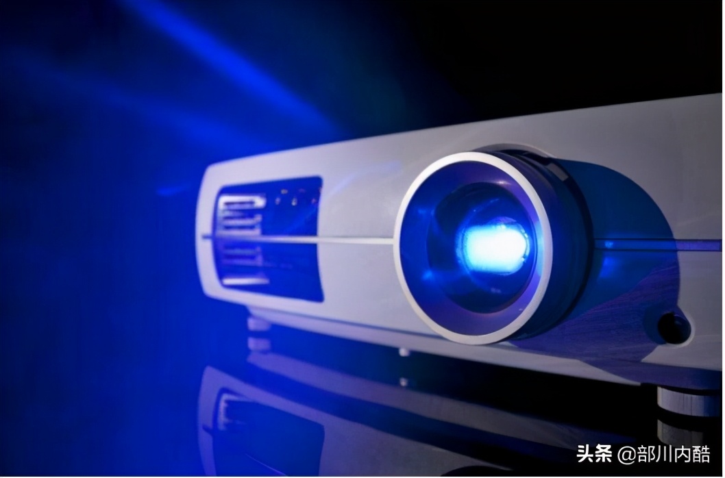 注意！有坑！选购投影仪时请务必注意这俩参数