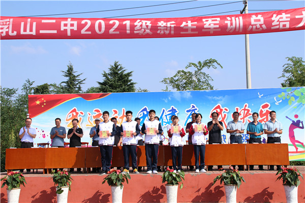 乳山二中元旦晚会,乳山二中2019级军训