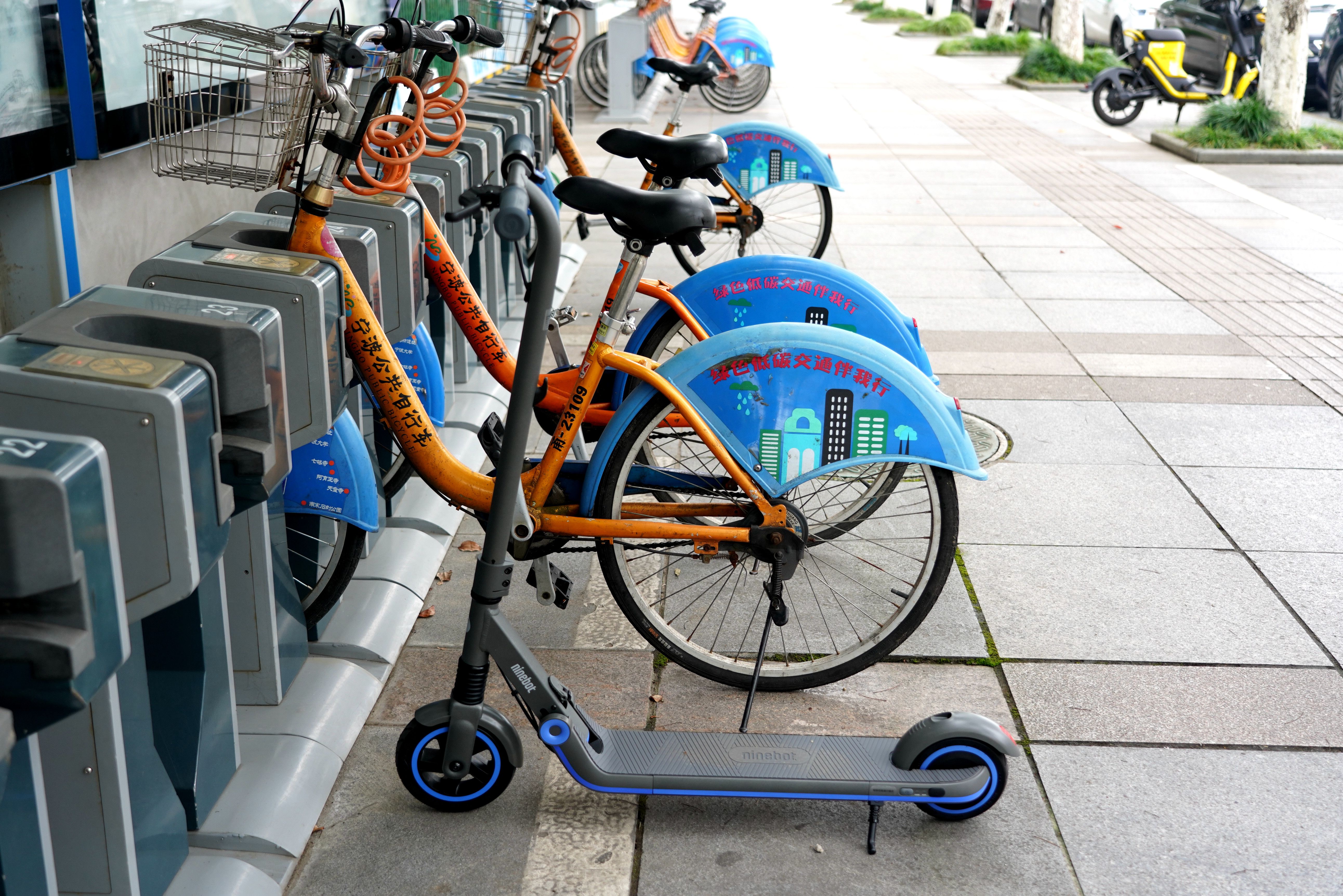 很不简单的玩具,九号儿童电动滑板车e10如何折叠