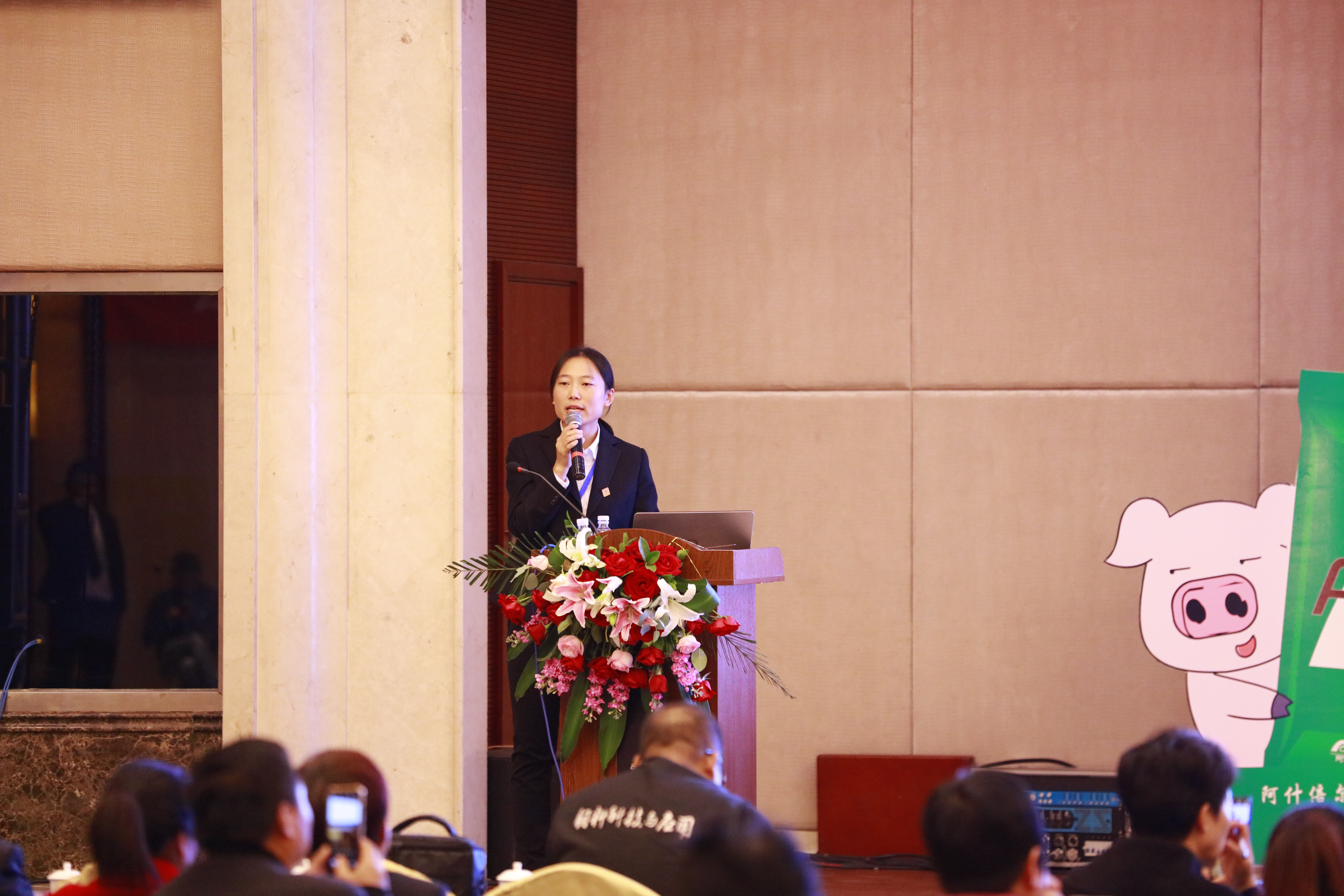 为养殖场提供最好的服务,为养殖场提供饲料