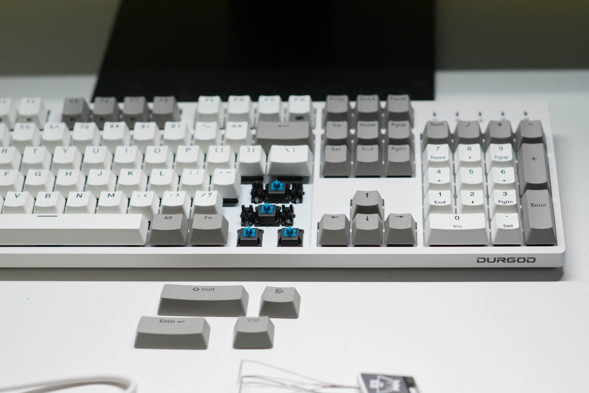 中端机械键盘王者轴体手感真实体验,青轴和银轴横评