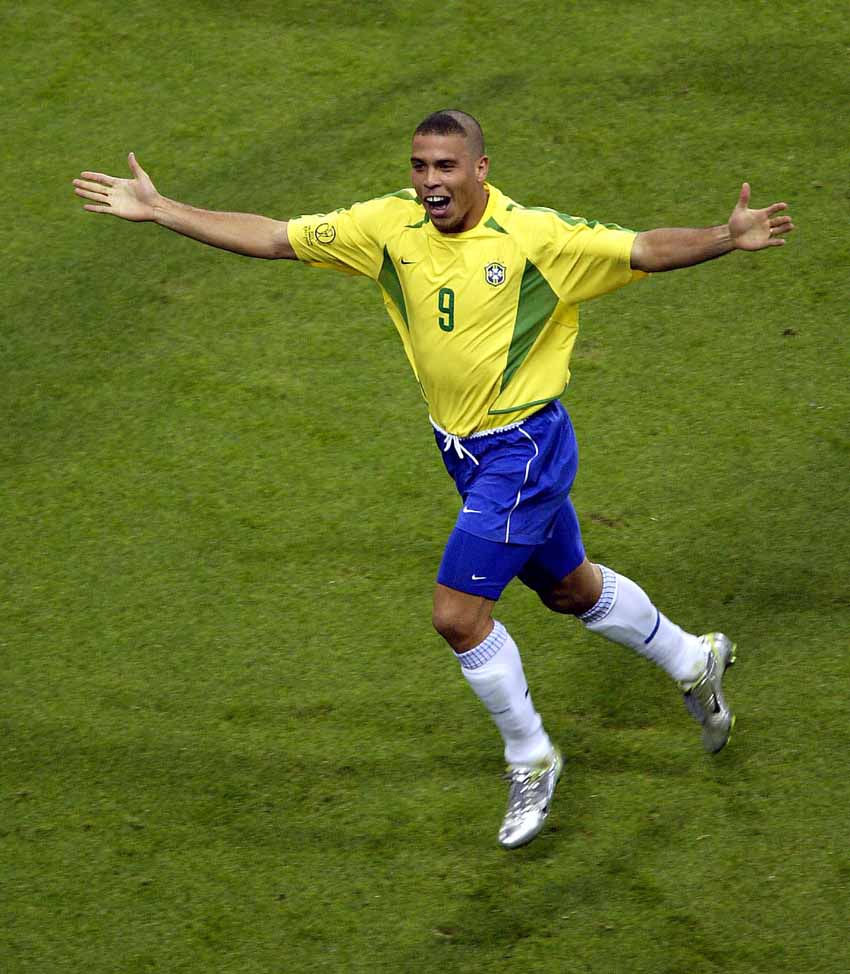 天下足球最经典的解说词是什么,天下足球20年回顾十年逝年解说词