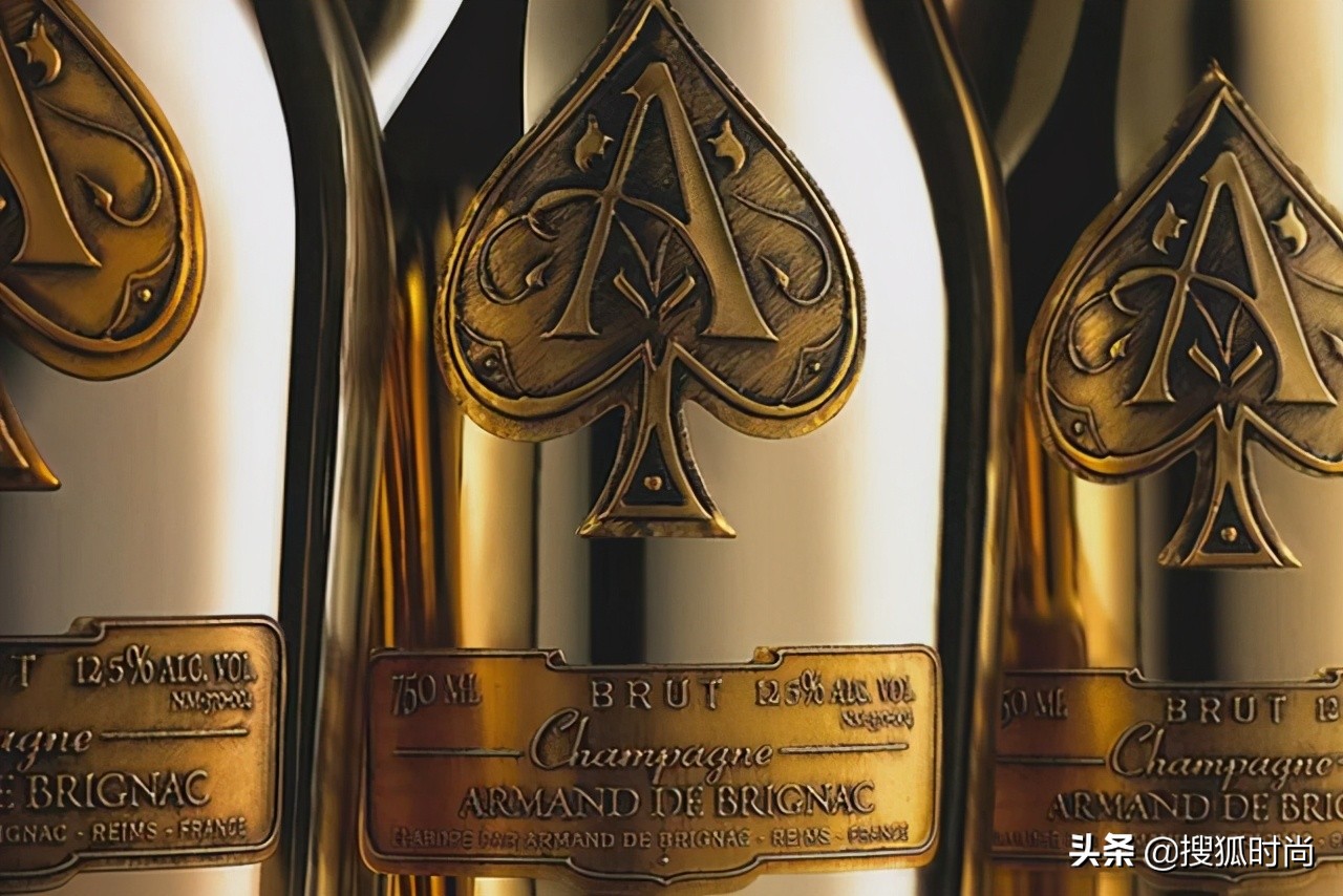 网友爆料王思聪夜店一晚消费30万,王思聪夜店花费4亿人民币