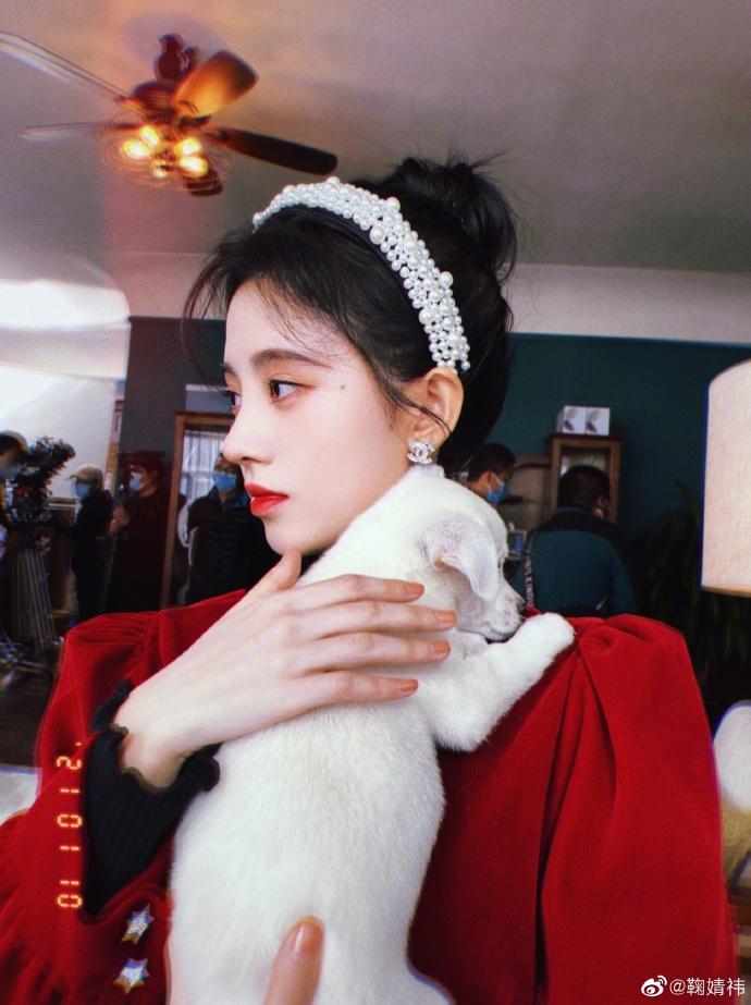 鞠婧祎衣服爆料,鞠婧祎造型师回应毛衣风波