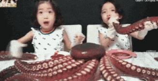 别让「假笑男孩」的悲剧，在她身上重演