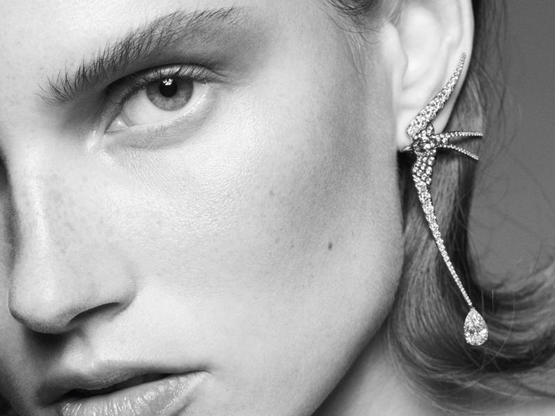 把天空穿在身上，以宝石打造天空画卷竟那么美