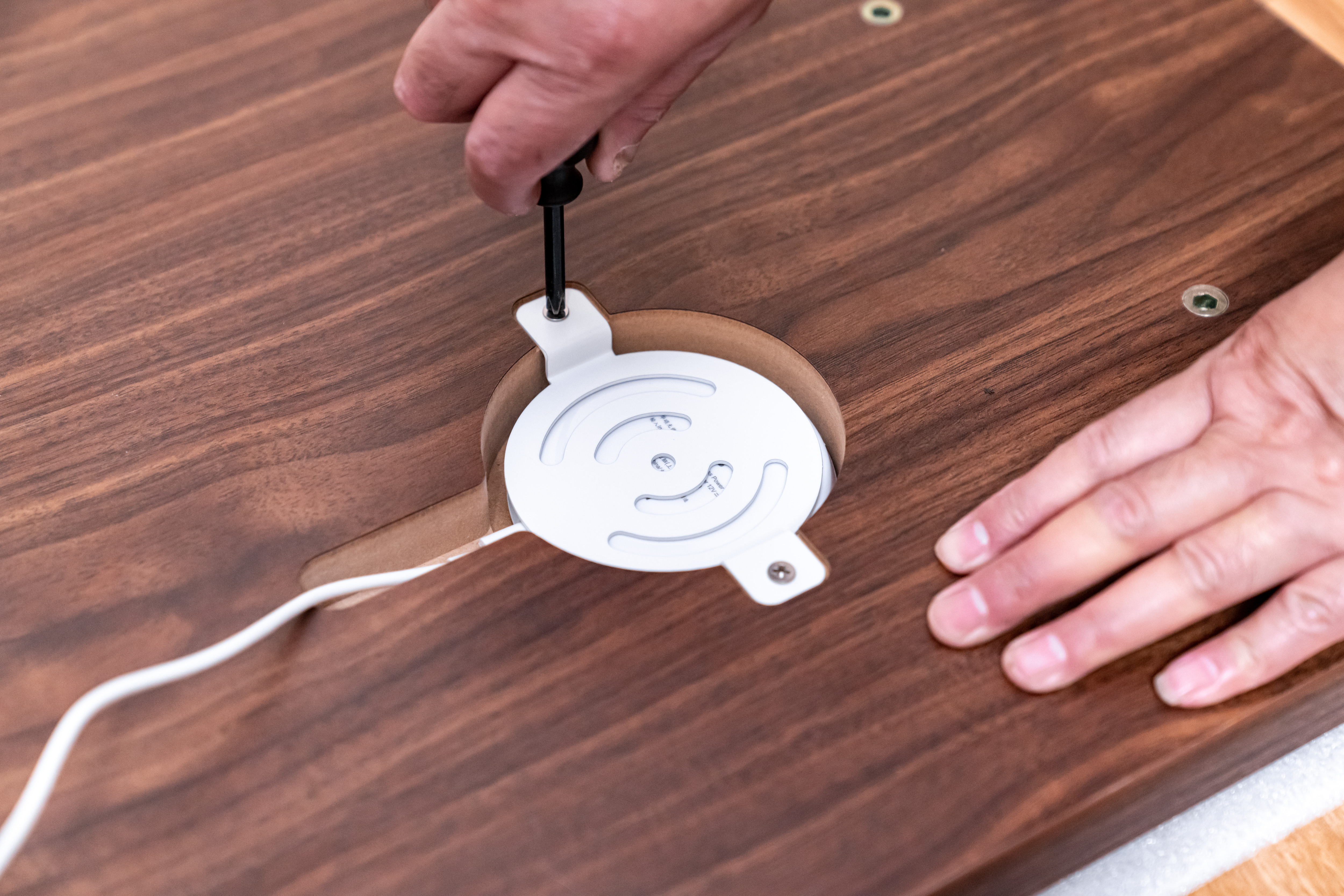 怎样买电动升降桌划算,电动升降桌如何选板材