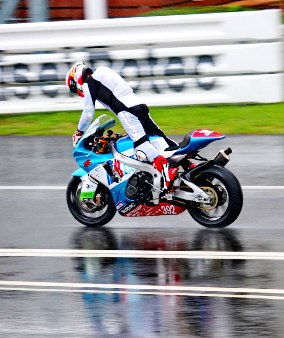 日企四缸600跑车的小灶J-GP2(4):惟墙内香的Suzuki