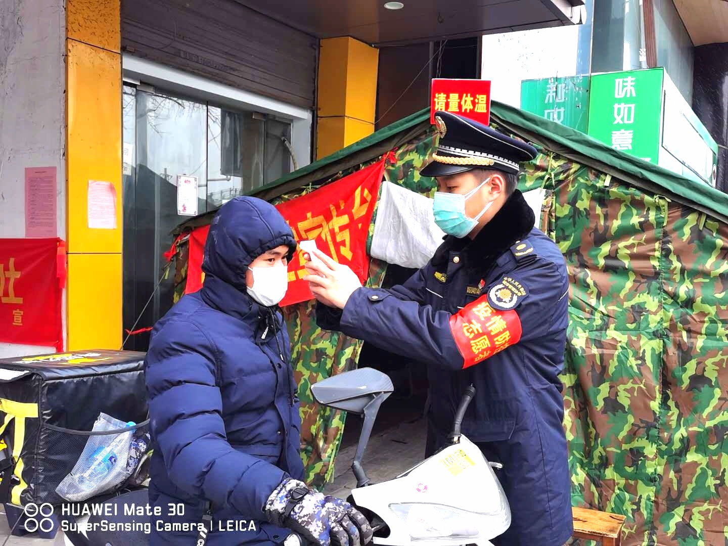 抗击疫情00后志愿者的青春担当,致敬日夜为抗击疫情坚守的城管人