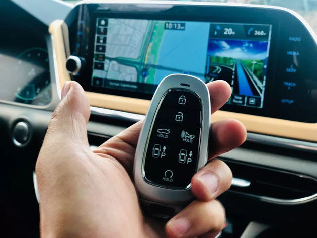 现代索纳塔新款上市发布会,现代索纳塔外观越来越丑咋回事