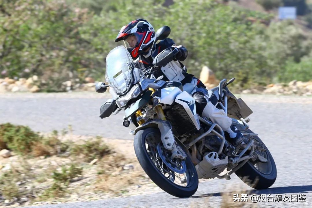 ktm790adv和凯旋900adv对比,ktm790adv和宝马水鸟哪个大