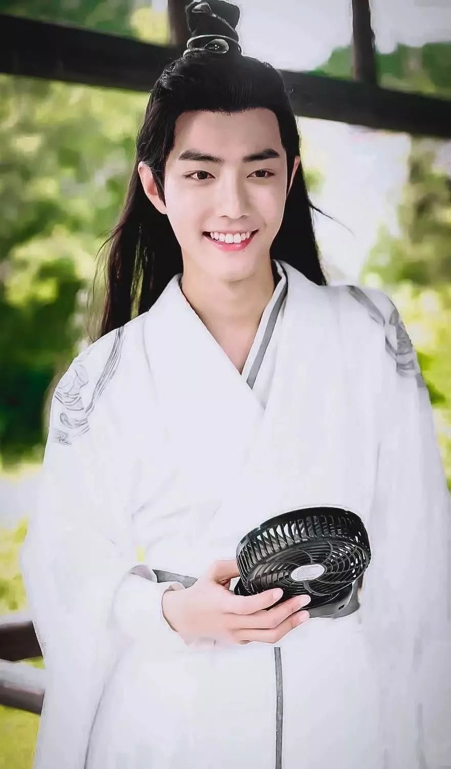 肖战绝世侧颜,肖战绝美回眸