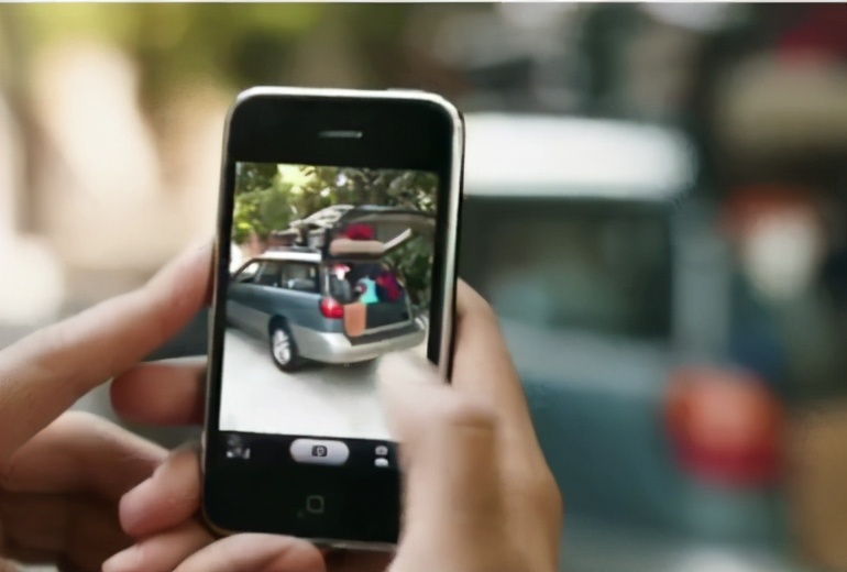 最经典的互黑广告:三星手机VS苹果手机,但却说的是事实