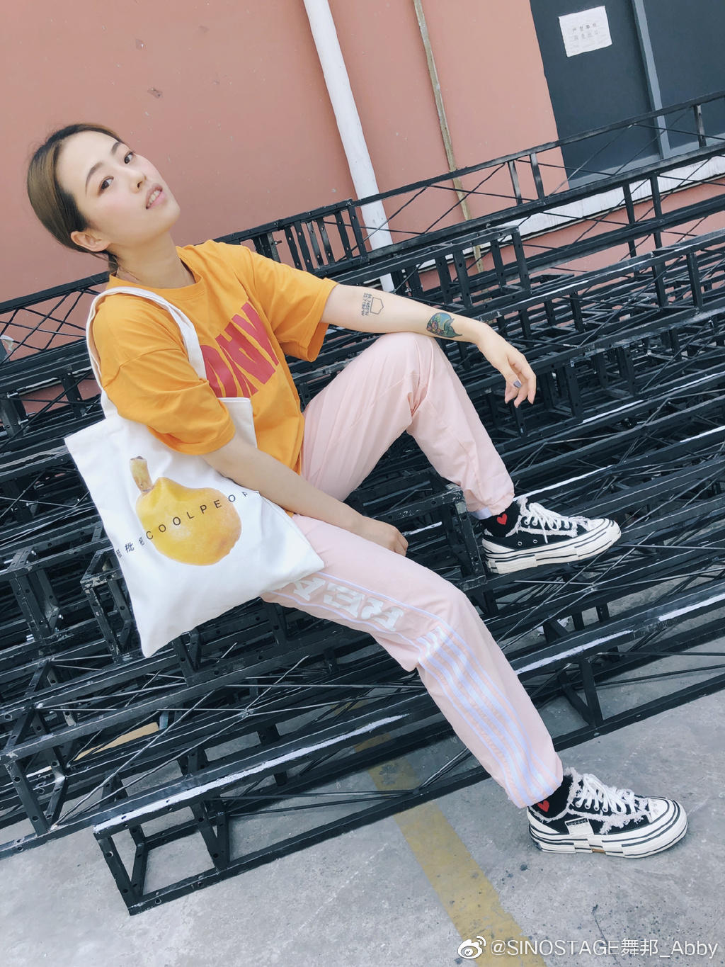 这就是街舞最好看的女选手,这就是街舞oldschool舞者学齐舞