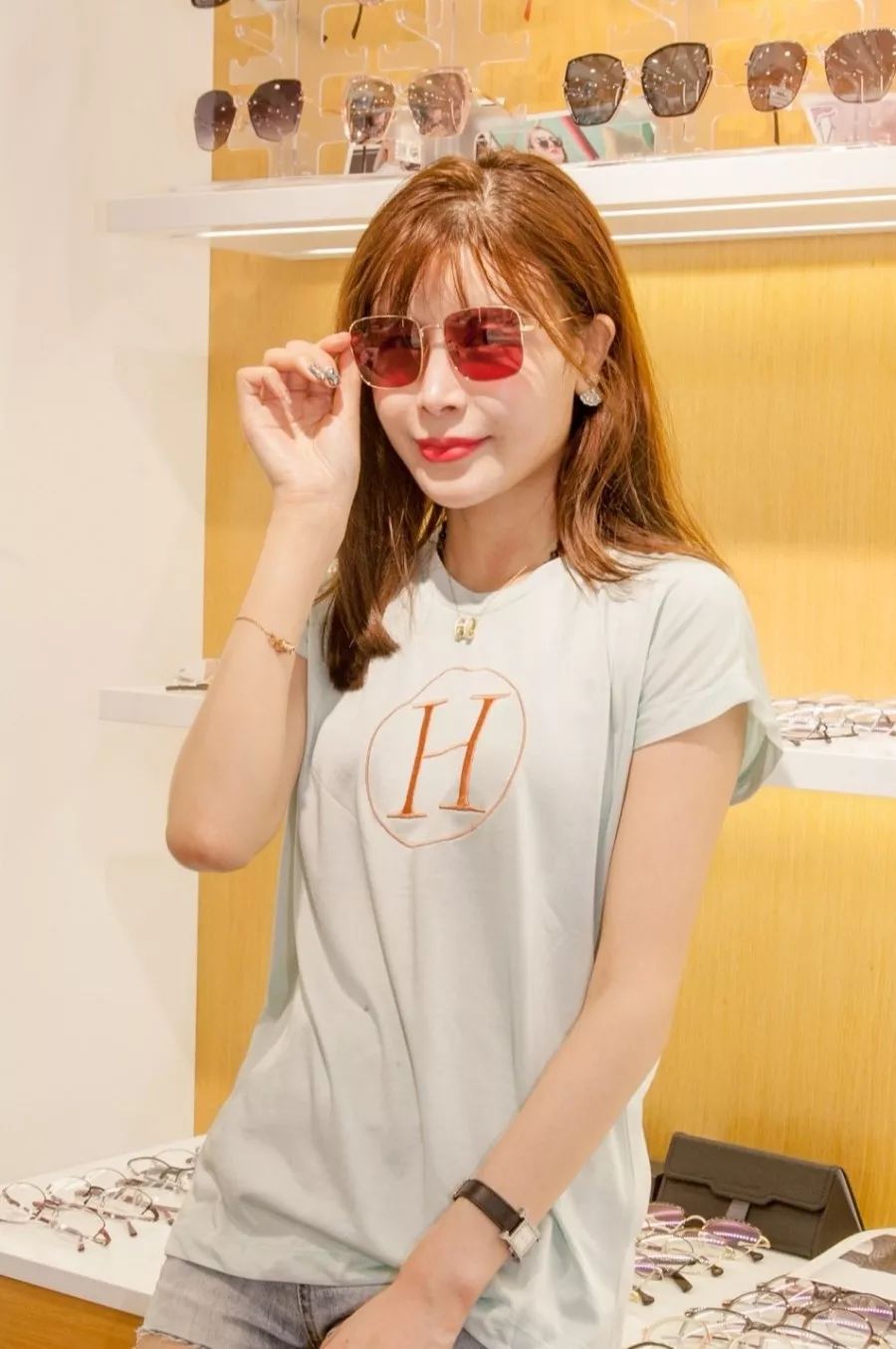 288切边太阳镜免费送,300元镜框免费送镜片5折