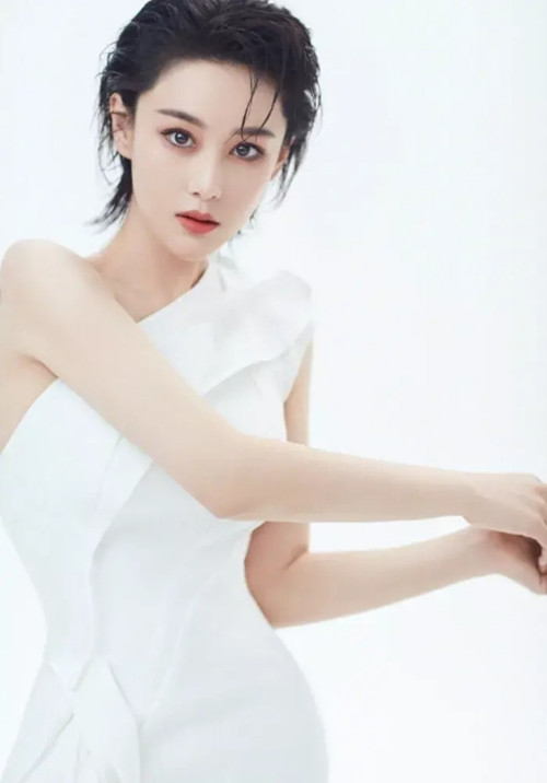 33岁张馨予归来仍是美少女薄纱连衣裙惊艳沙漏身材从未变