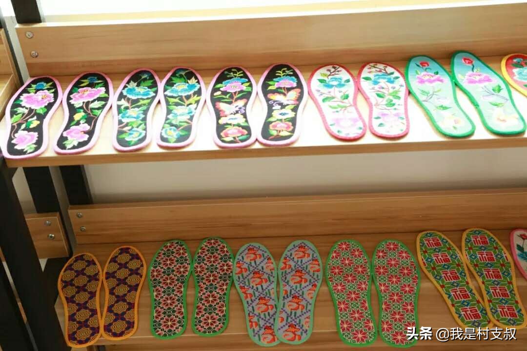 绣花鞋垫采用的是什么绣,手工鞋垫绣花自己绣带线的