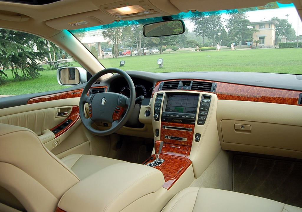 一代经典终于落幕丰田皇冠,一代经典丰田皇冠落下帷幕