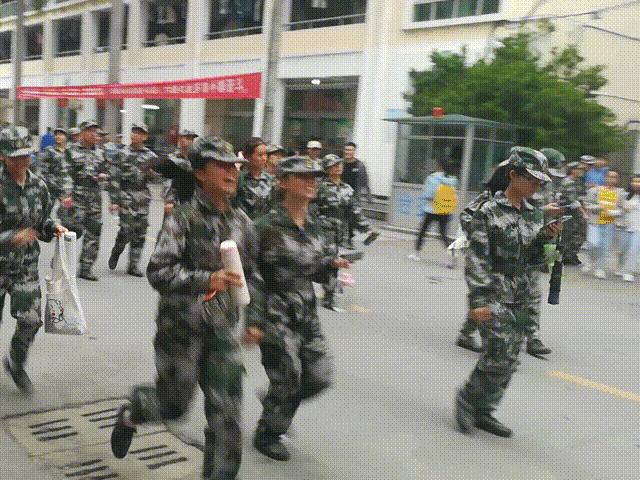 军训和教官发生的趣事,军训和教官甜蜜小事