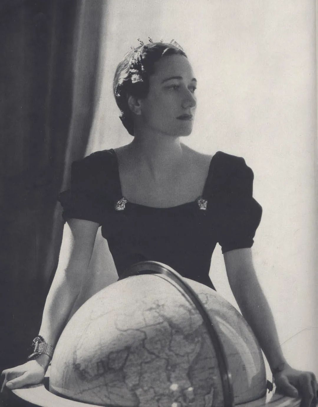 温莎公爵夫人拥有的经典珠宝,2010年温莎公爵夫人珠宝系列拍卖