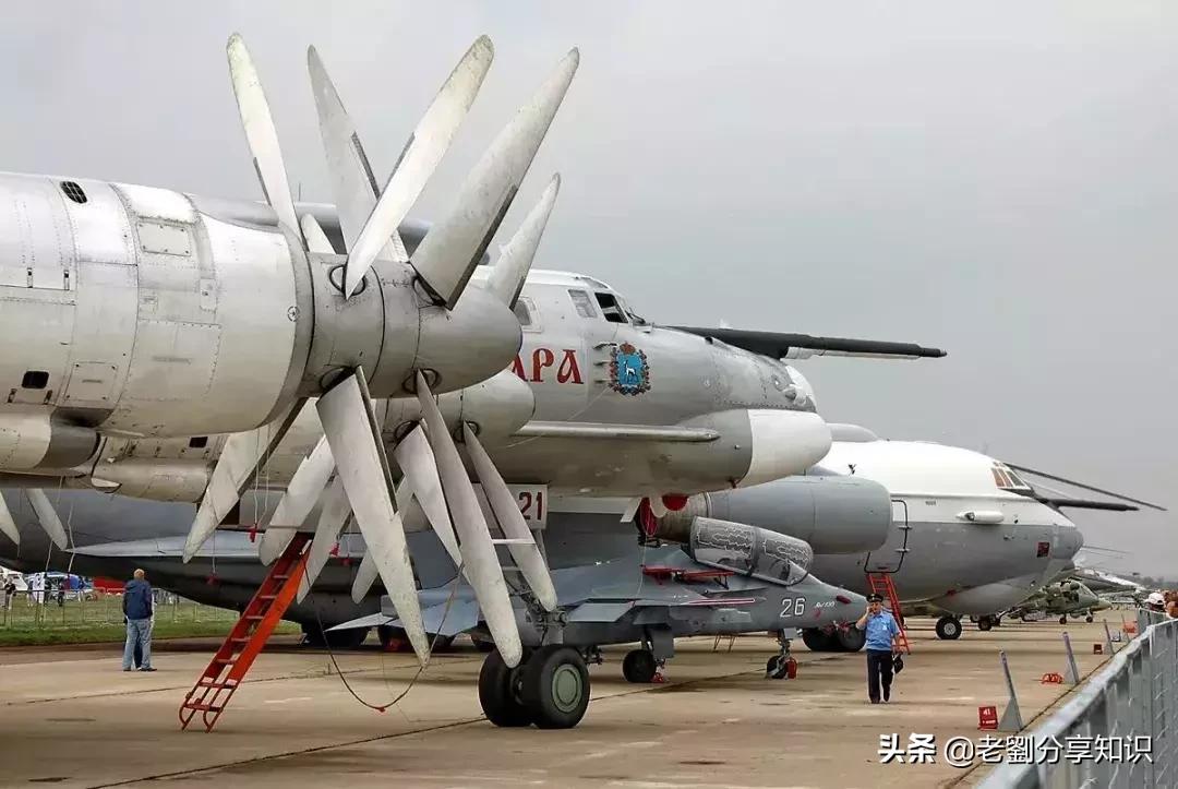 单螺旋桨飞机的飞行原理,飞机飞行主要应用的科学原理是