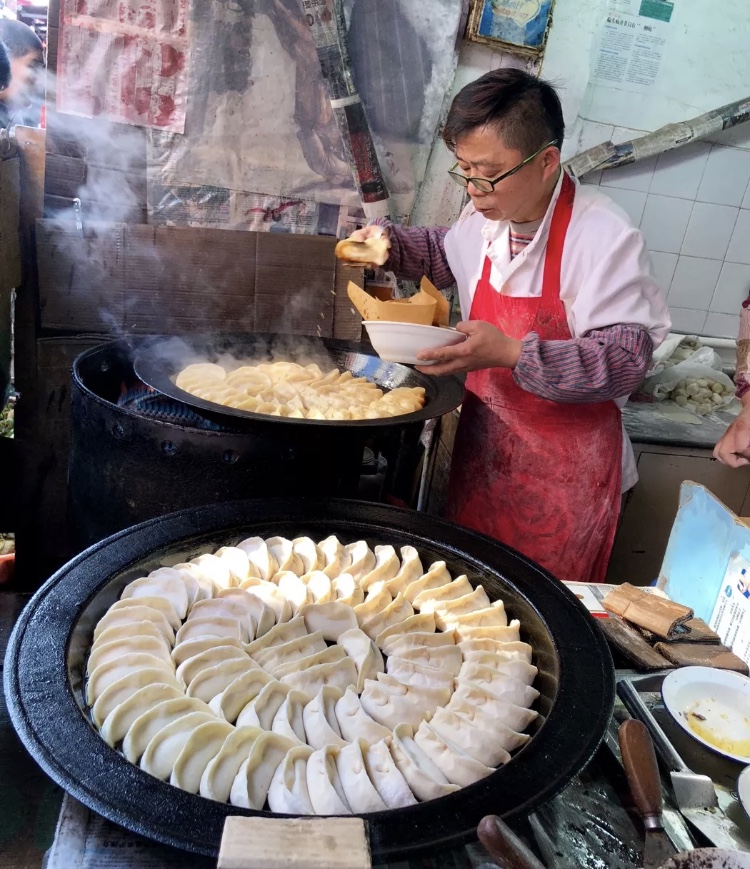 这家深藏杨浦老弄堂的锅贴馆,这家百年老店竟然藏在上海郊区