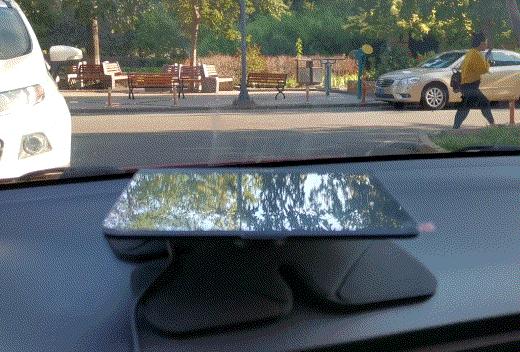 百路达HUD：听歌追剧看小猪佩奇？这才是车载导航的正确打开方式