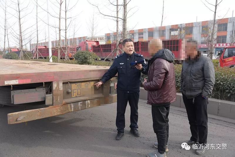 *牌套**车齐上路！临沂这俩司机心真大