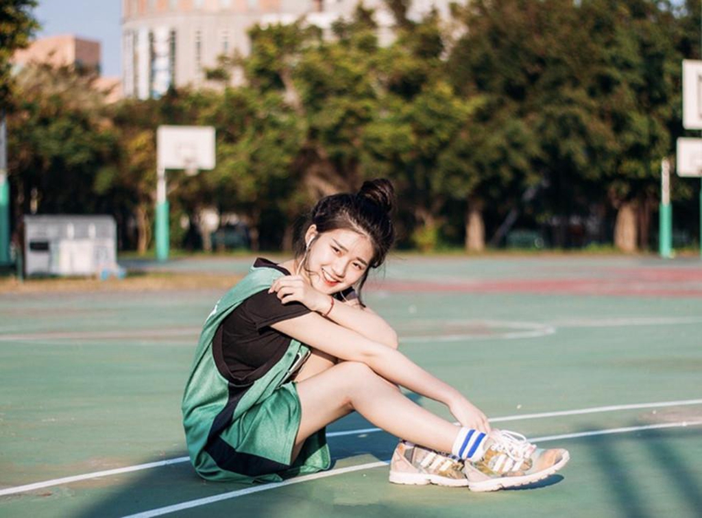 赵露思蓝色运动套装,赵露思蓝白条纹裤