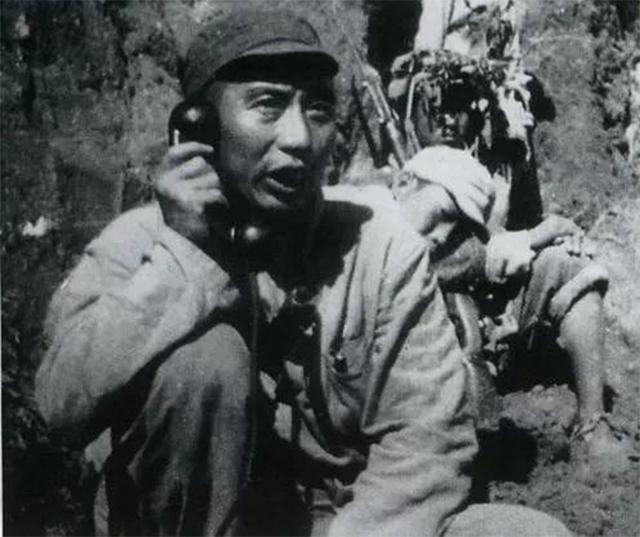 *震王**偷吃一块锅巴，被炊事员拍一锅铲，笑道：这买卖很划算