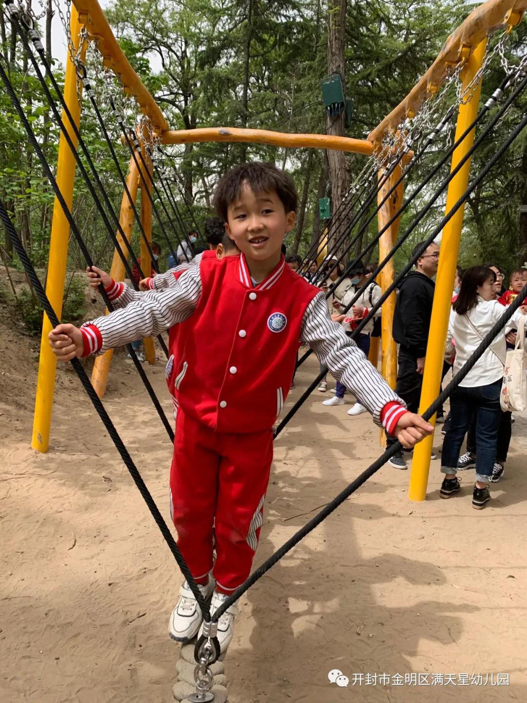 春日踏青亲子幼儿园,幼儿园开展春游踏青活动