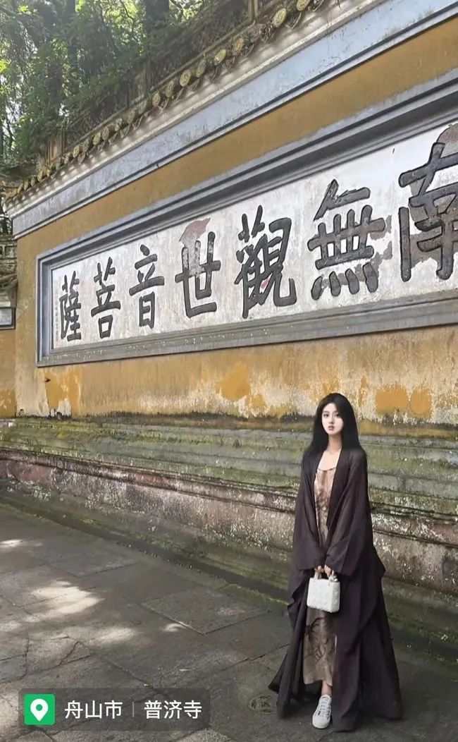 从万众瞩目到众人唾弃,从众人追捧到众人孤立