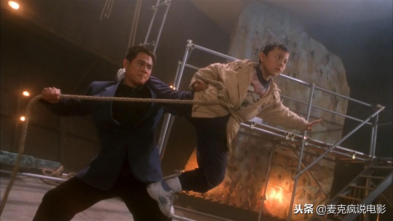 谢苗和武术冠军打戏忘招往后跑,谢苗成年打戏