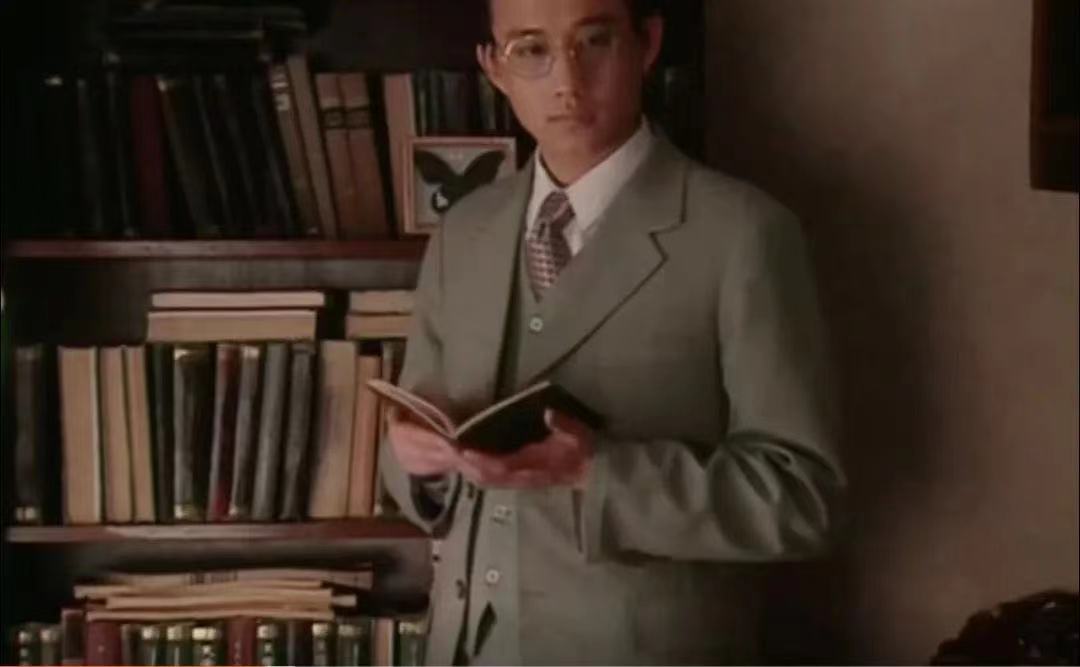 咖色格纹西装内搭推荐,格纹西装怎么穿不老气