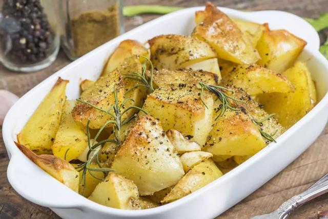 土豆干粮的家常做法,东北土豆白面干粮的做法