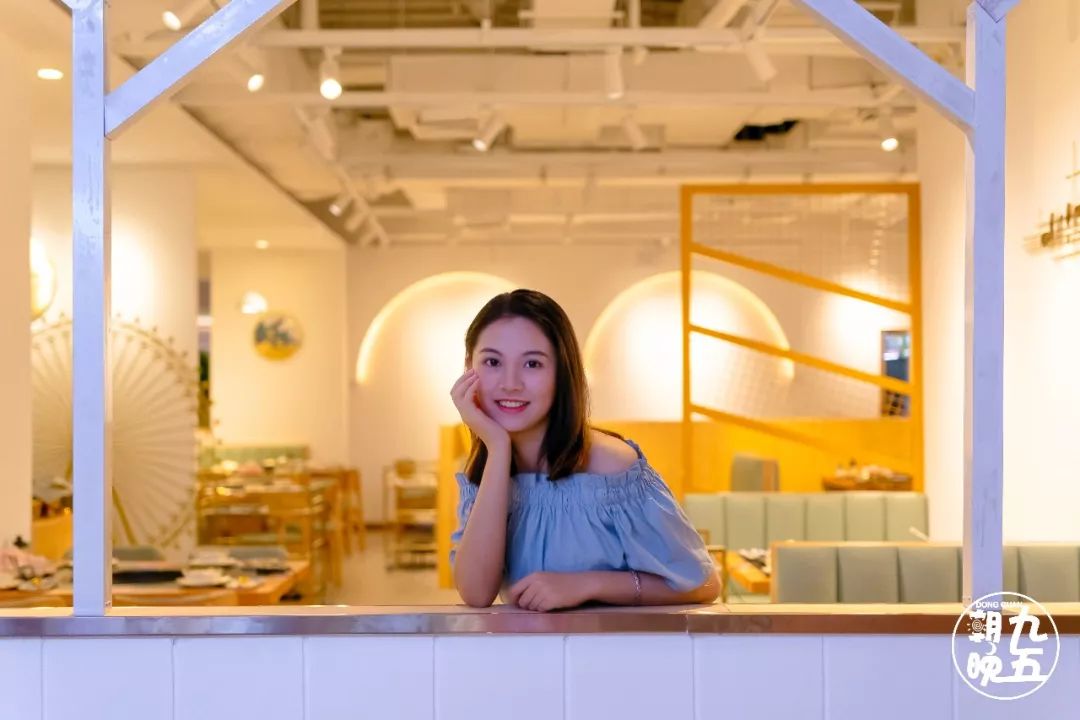 东莞首家火锅+烤肉一体涮就在万江家汇城，几百人排队等着吃